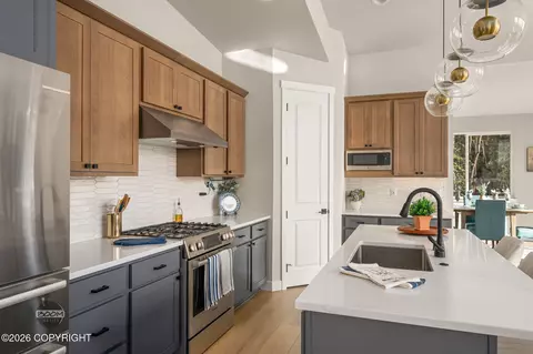 Kitchen - 27615 Eagle River Rd, Eagle River, AK 99577 photo 7 of 8