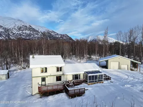 9810 N Runyon Cir, Palmer, AK 99645