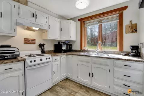 Kitchen - 17340 Monte Rd, Eagle River, AK 99577 photo 5 of 5