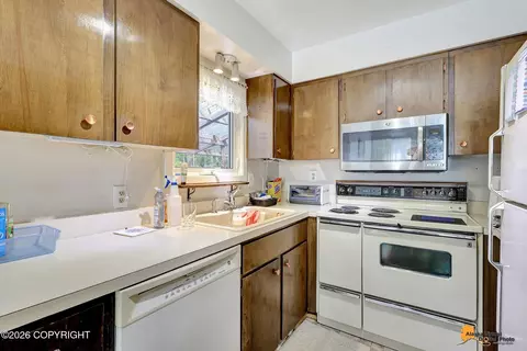 Kitchen - 7657 E 20th Ave, Anchorage, AK 99504 photo 3 of 5