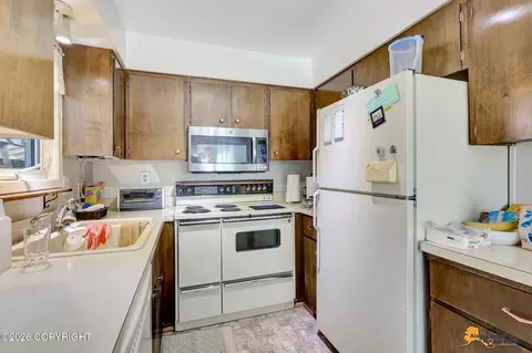 Kitchen - 7657 E 20th Ave, Anchorage, AK 99504 photo 2 of 5