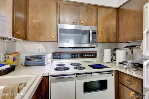 Kitchen - 7657 E 20th Ave, Anchorage, AK 99504 photo 4 of 5