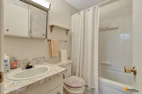 Bath - 7657 E 20th Ave, Anchorage, AK 99504 photo 2 of 2