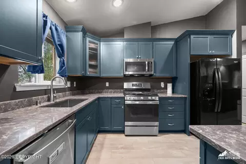 Kitchen - 1554 E Hidden Ranch Loop, Palmer, AK 99645 photo 4 of 7