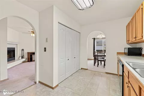 Entry Way - 3906 Image Dr, Anchorage, AK 99504 photo 2 of 3