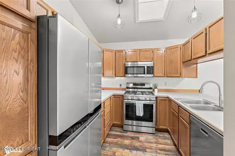 Kitchen - 1988 Commodore Dr, Anchorage, AK 99507 photo 4 of 5
