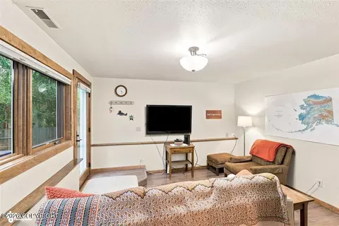 Living - 9609 Krishka Cir, Eagle River, AK 99577 photo 2 of 3