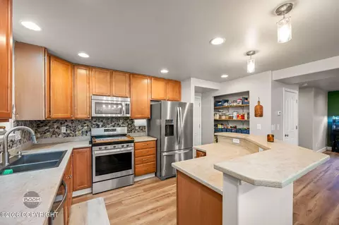 Kitchen - 20832 Icefall Dr, Eagle River, AK 99577 photo 3 of 5