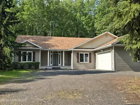 665 Kentshire Dr, Fairbanks, AK 99709