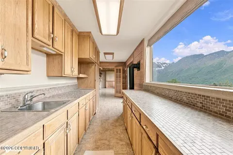 Kitchen - 32545 Eagle Vista Dr, Eagle River, AK 99577 photo 3 of 4