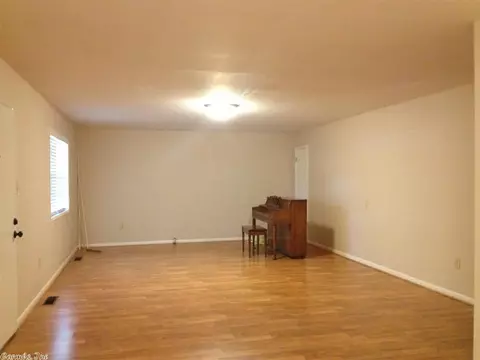 40 Meadowbrook Dr, Conway, AR 72032 photo 1