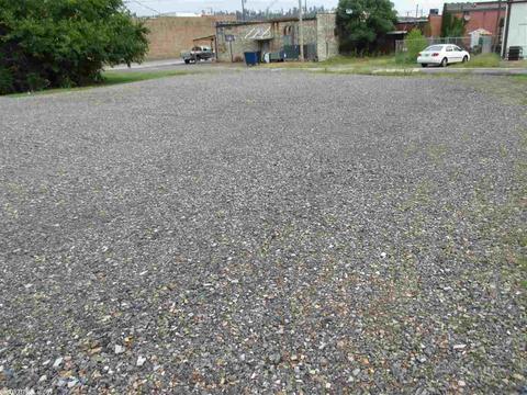 906 Dequeen St, Mena, AR 71953 photo 4