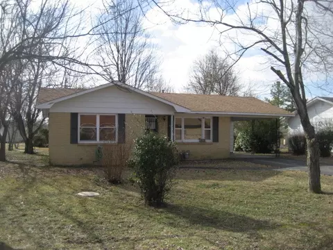 913 Daisy Dr, Dexter, MO 63841 photo 1