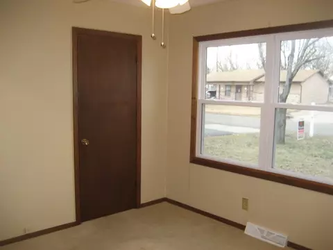 913 Daisy Dr, Dexter, MO 63841 photo 4