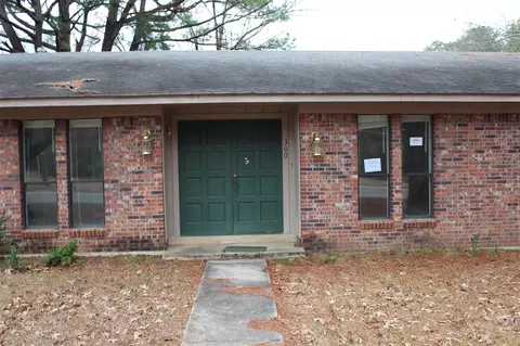 300 E 16th St, Hope, AR 71801 photo 1