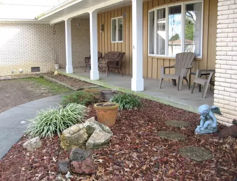 915 W Bain, Dexter, MO 63841 photo 2