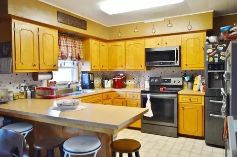 310 Moore St, Dexter, MO 63841 photo 2