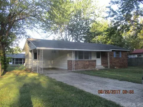 611 Perry Dr, Dexter, MO 63841 photo 1