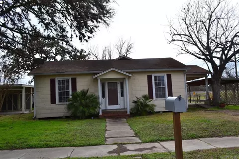 701 E Main St, Cuero, TX 77954 photo 1