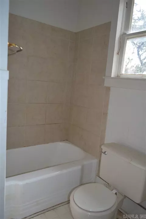 701 E Main St, Cuero, TX 77954 photo 8