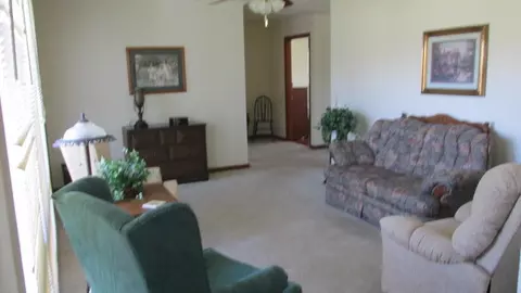104 E Bloomfield Ave, Bloomfield, MO 63825 photo 2