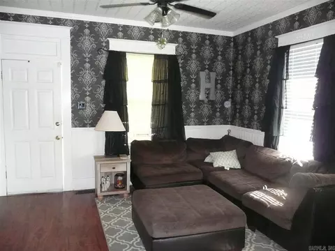 325 E Parker Ave, Chaffee, MO 63740 photo 2