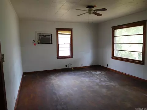 702 Pine St, Rector, AR 72461 photo 4