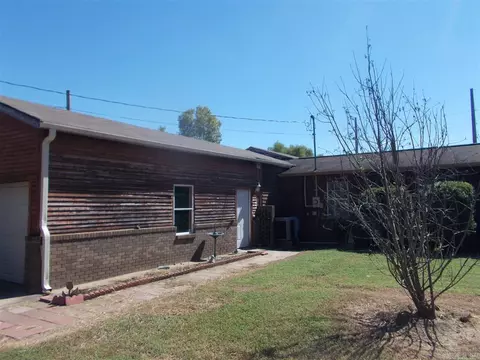 124 W Maple, Paris, AR 72855 photo 3
