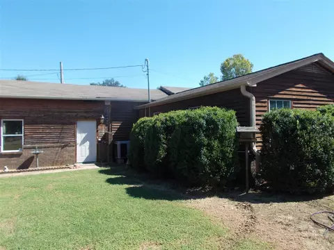 124 W Maple, Paris, AR 72855 photo 1
