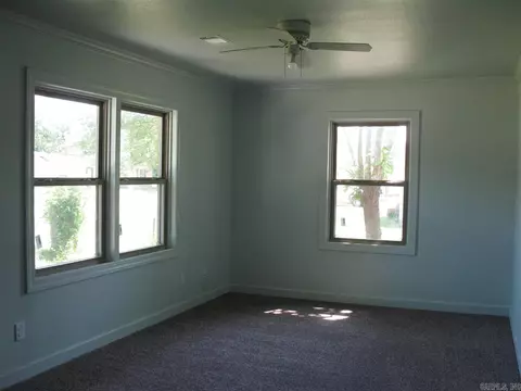 306 E 19th St, Stuttgart, AR 72160 photo 2