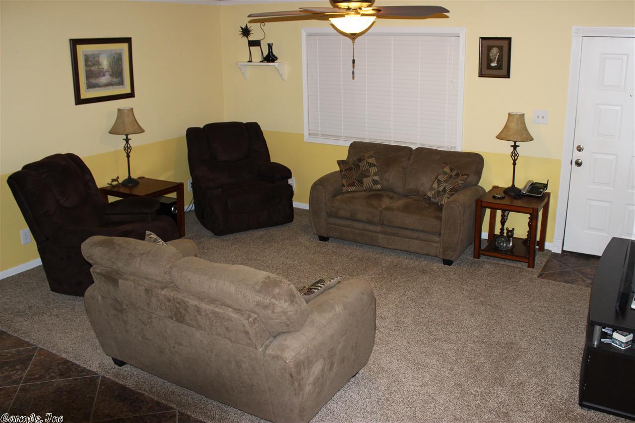 9406 Mckevin Rd, Pine Bluff, AR 71603 photo 2