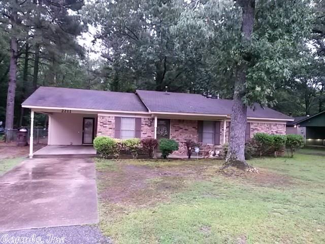 2211 Crestwood St, Pine Bluff, AR 71603 photo 1