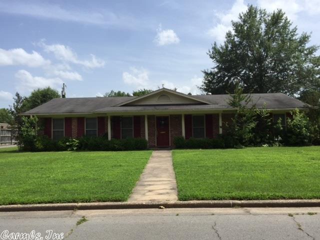 2400 Forest Knl, Pine Bluff, AR 71603 photo 1