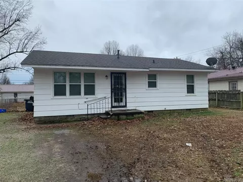 633 E Jackson, Piggott, AR 72454 photo 1