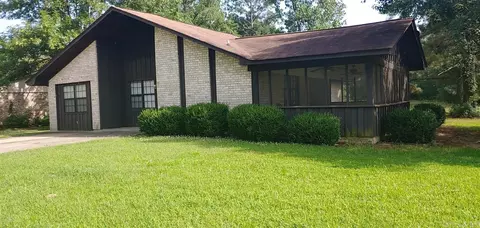 1 Paul St, Mcgehee, AR 71654 photo 2