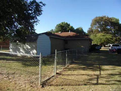 403 E 3rd St, Leachville, AR 72438 photo 3