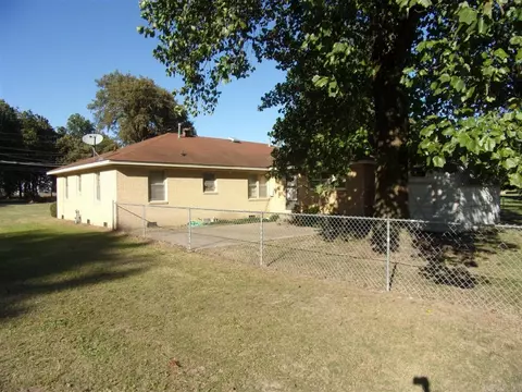 403 E 3rd St, Leachville, AR 72438 photo 2