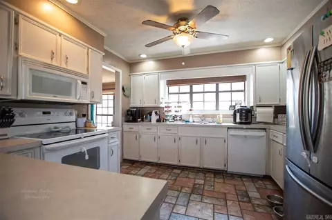 1094 Toltec St, Camden, AR 71701 photo 4