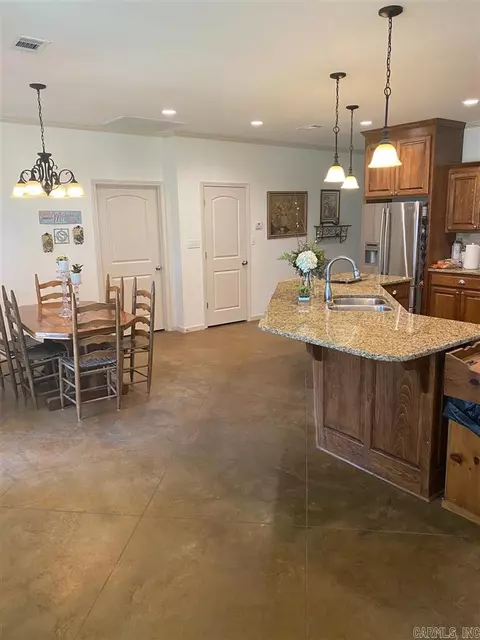 2112 S Oak St, Stuttgart, AR 72160 photo 8