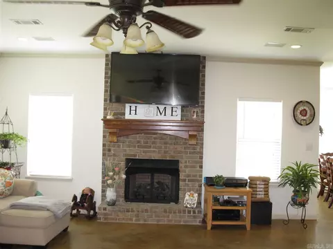 2112 S Oak St, Stuttgart, AR 72160 photo 5