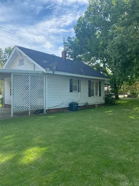 403 N 3rd St, Paris, AR 72855 photo 4