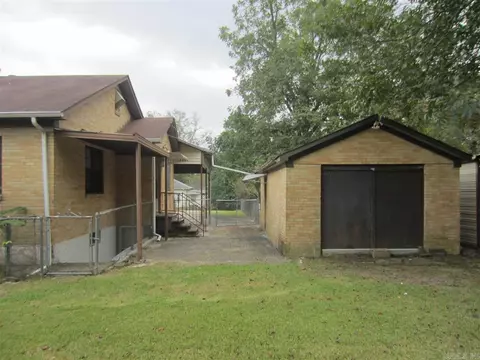 218 E, AR 71753 photo 3