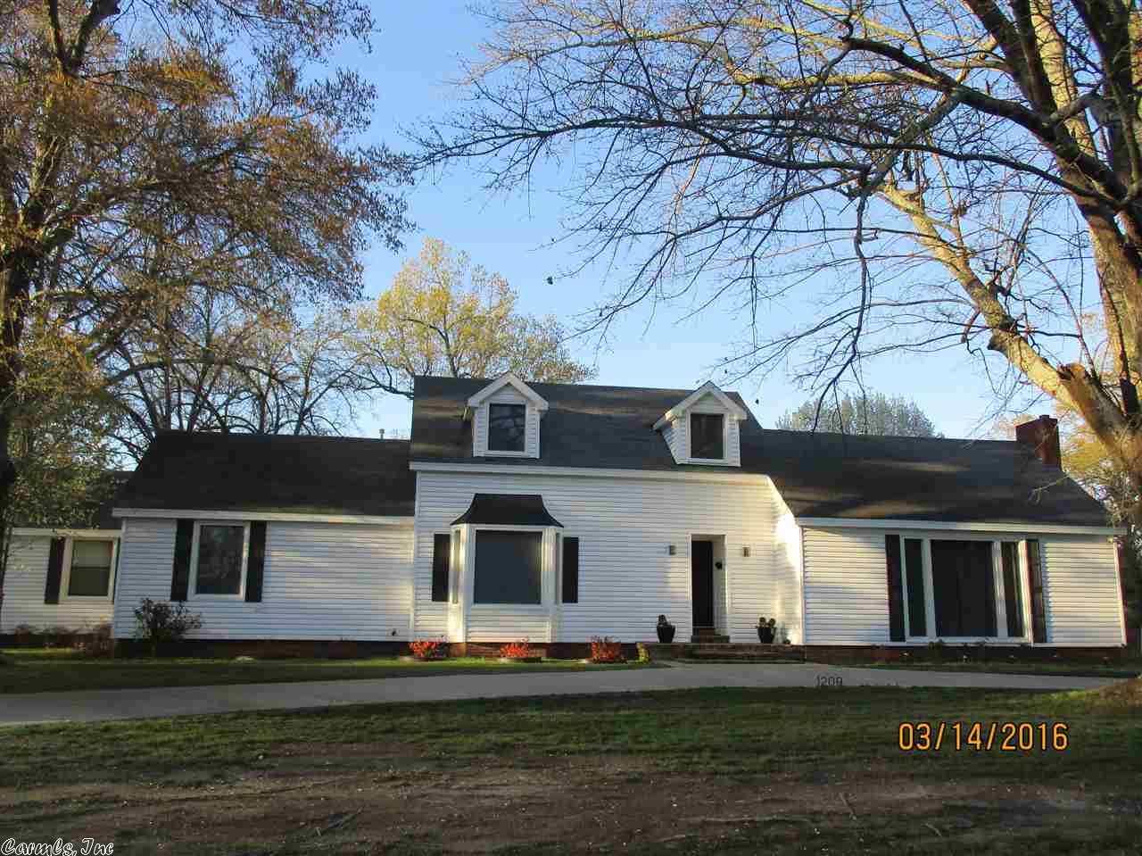 1209 W 37, Pine Bluff, AR 71603 photo 2