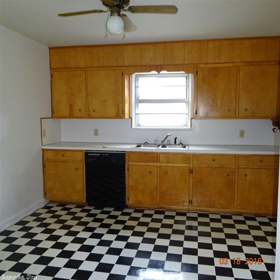 3103 Lilac St, Pine Bluff, AR 71603 photo 2