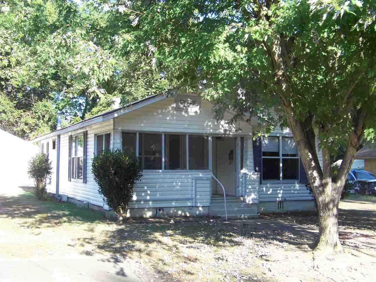 1231 Locust St, Malvern, AR 72104 photo 1