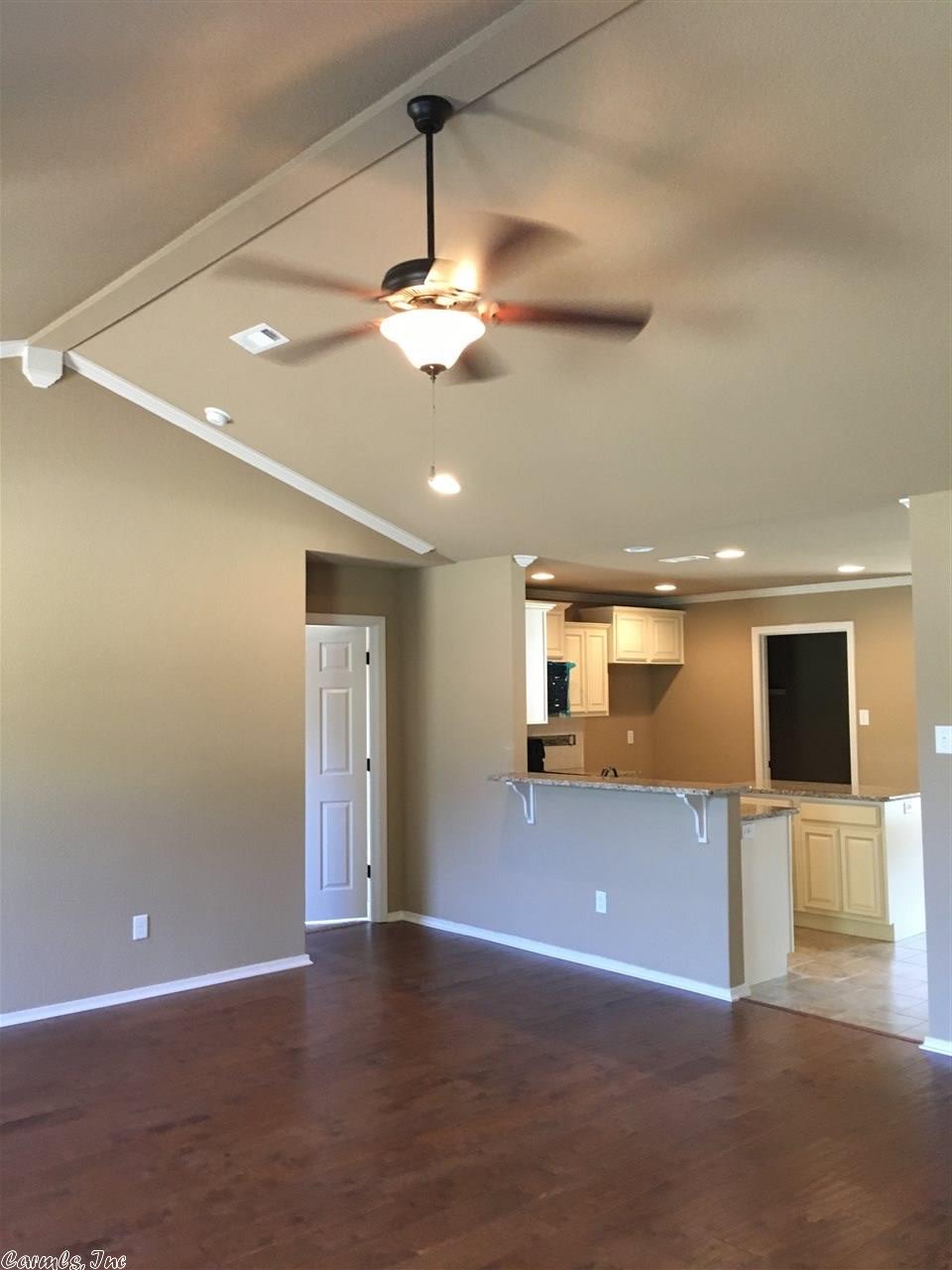 303 Crossing Ct, Bryant, AR 72022 photo 4