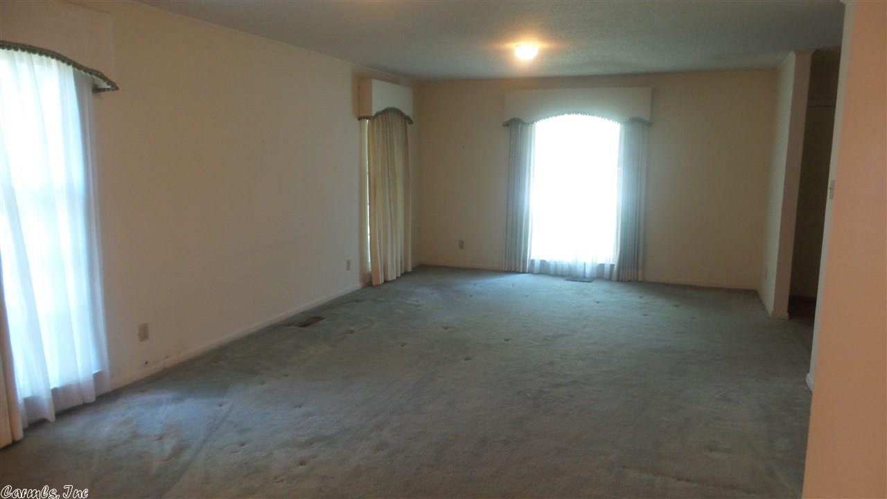 2300 Forest Knoll Dr, Pine Bluff, AR 71603 photo 5