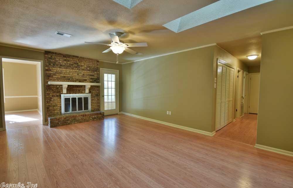 1318 Sunset, Conway, AR 72034 photo 4