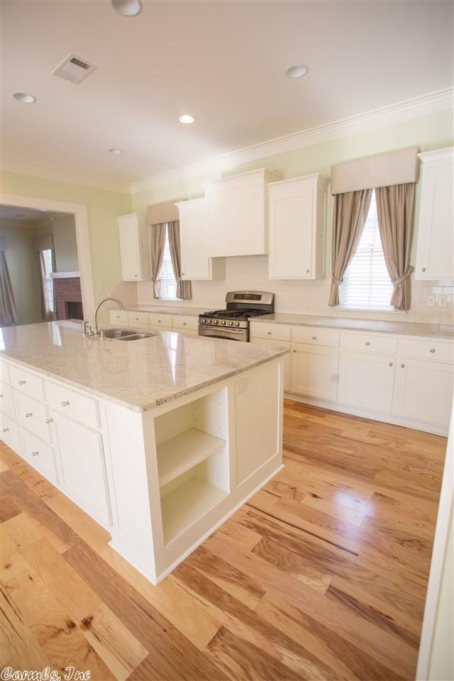 1035 Burrow, Conway, AR 72032 photo 7