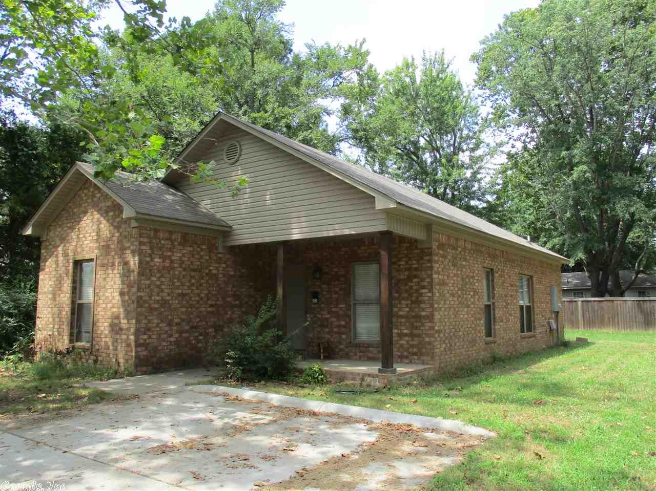 2020 Johnston, Conway, AR 72034 photo 1